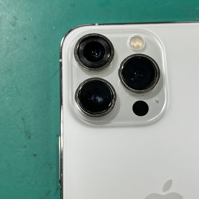 iPhone12mini　カメラレンズ割れ